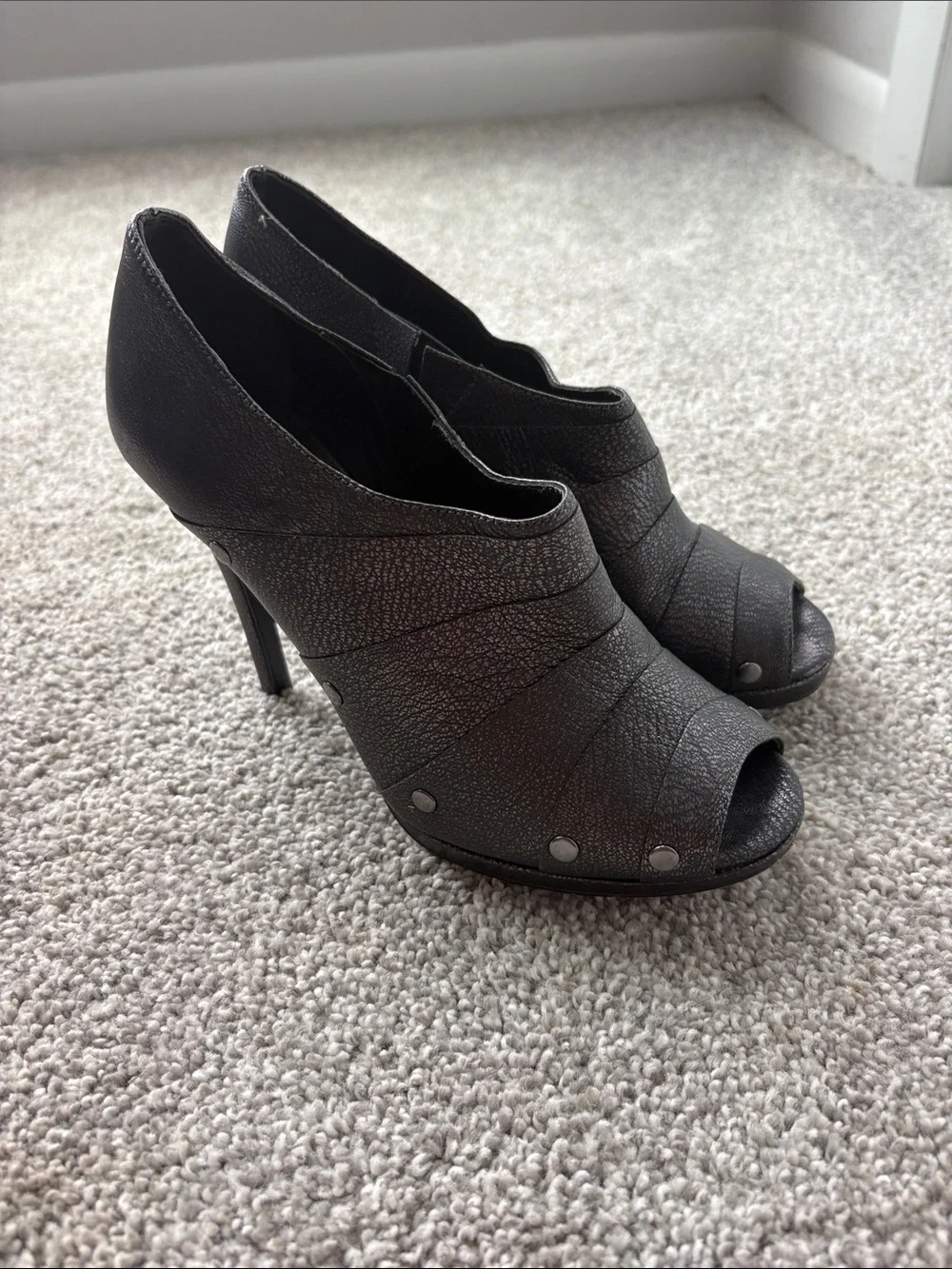 Diane Von Furstenberg Black Textured Peep-Toe High Heels